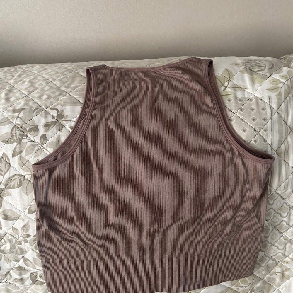 Cropped Tank - Picture 2 of 3